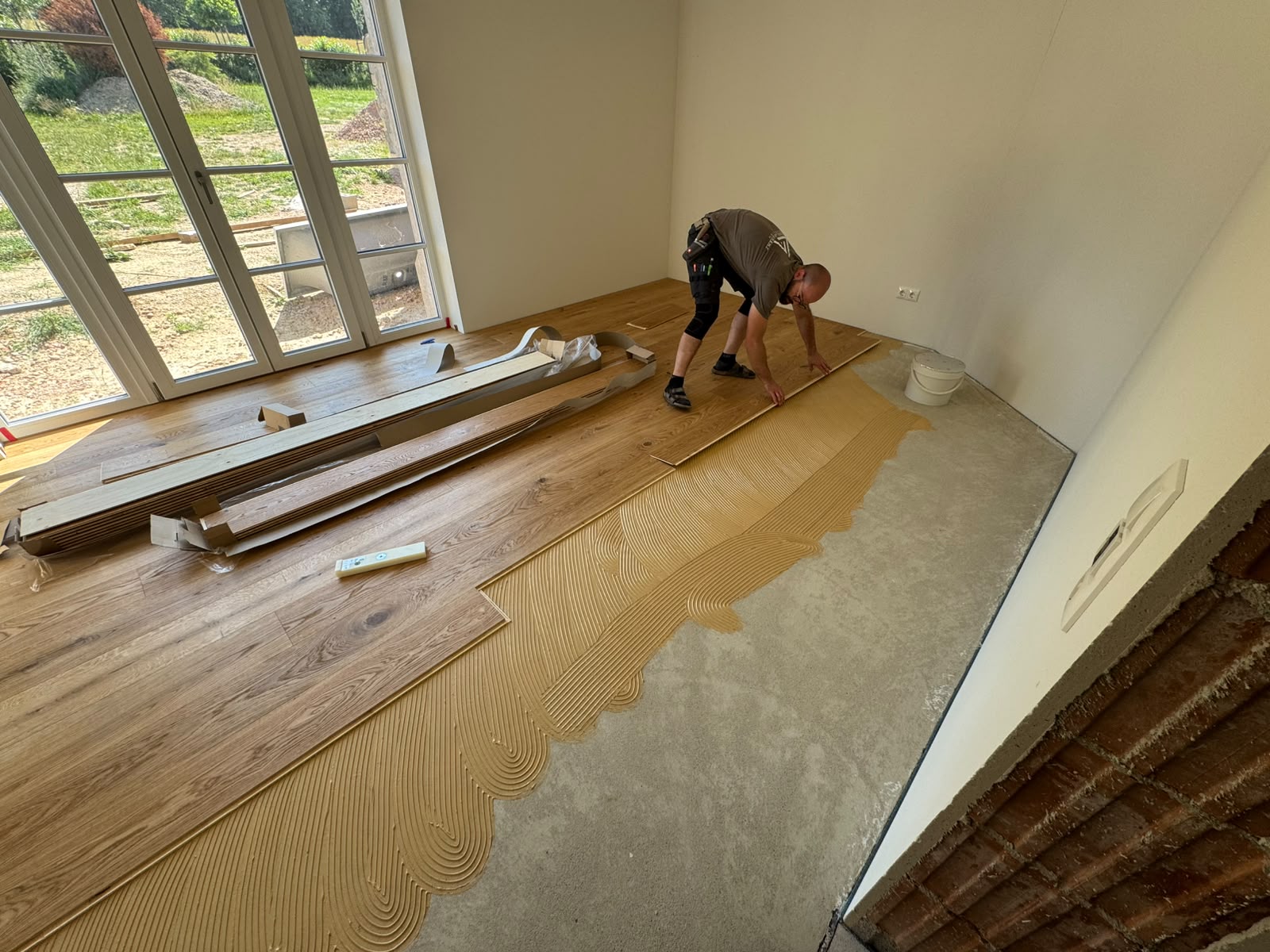 Bodenverlegung auf einer Baustelle der LA Projekt GmbH